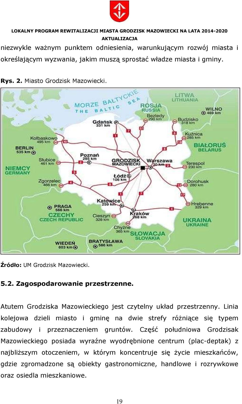 Linia kolejowa dzieli miasto i gminę na dwie strefy różniące się typem zabudowy i przeznaczeniem gruntów.