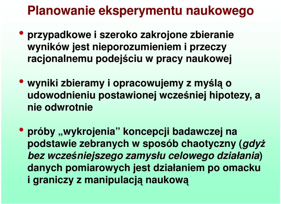 hipotezy, a nie odwrotnie próby wykrojenia koncepcji badawczej na podstawie zebranych w sposób chaotyczny (gdyż bez