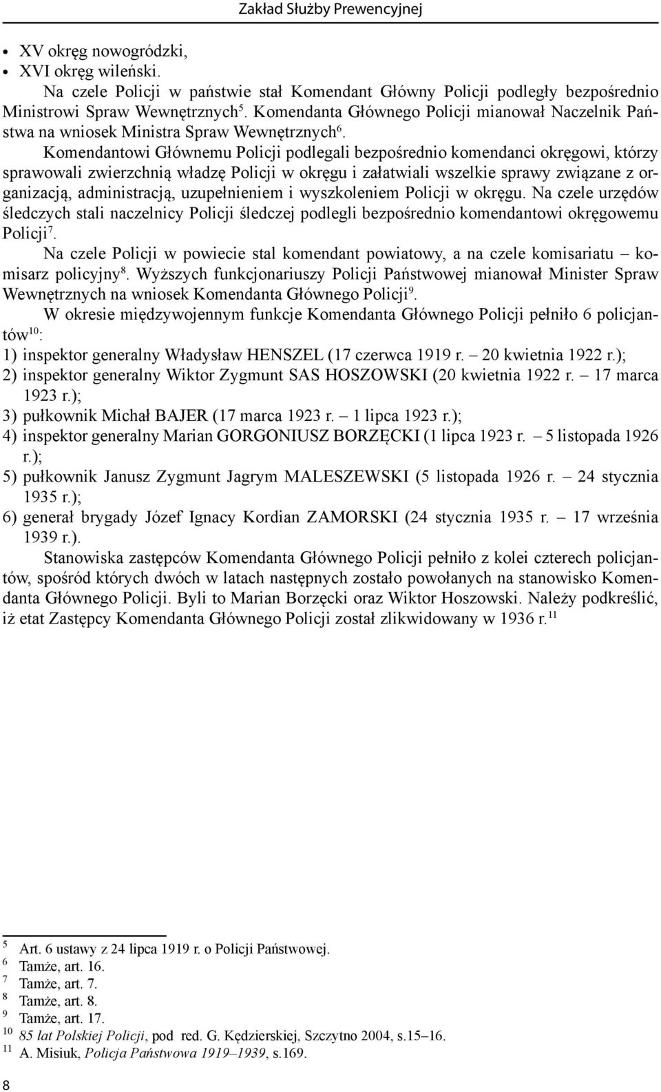 Komendantowi Głównemu Policji podlegali bezpośrednio komendanci okręgowi, którzy sprawowali zwierzchnią władzę Policji w okręgu i załatwiali wszelkie sprawy związane z organizacją, administracją,