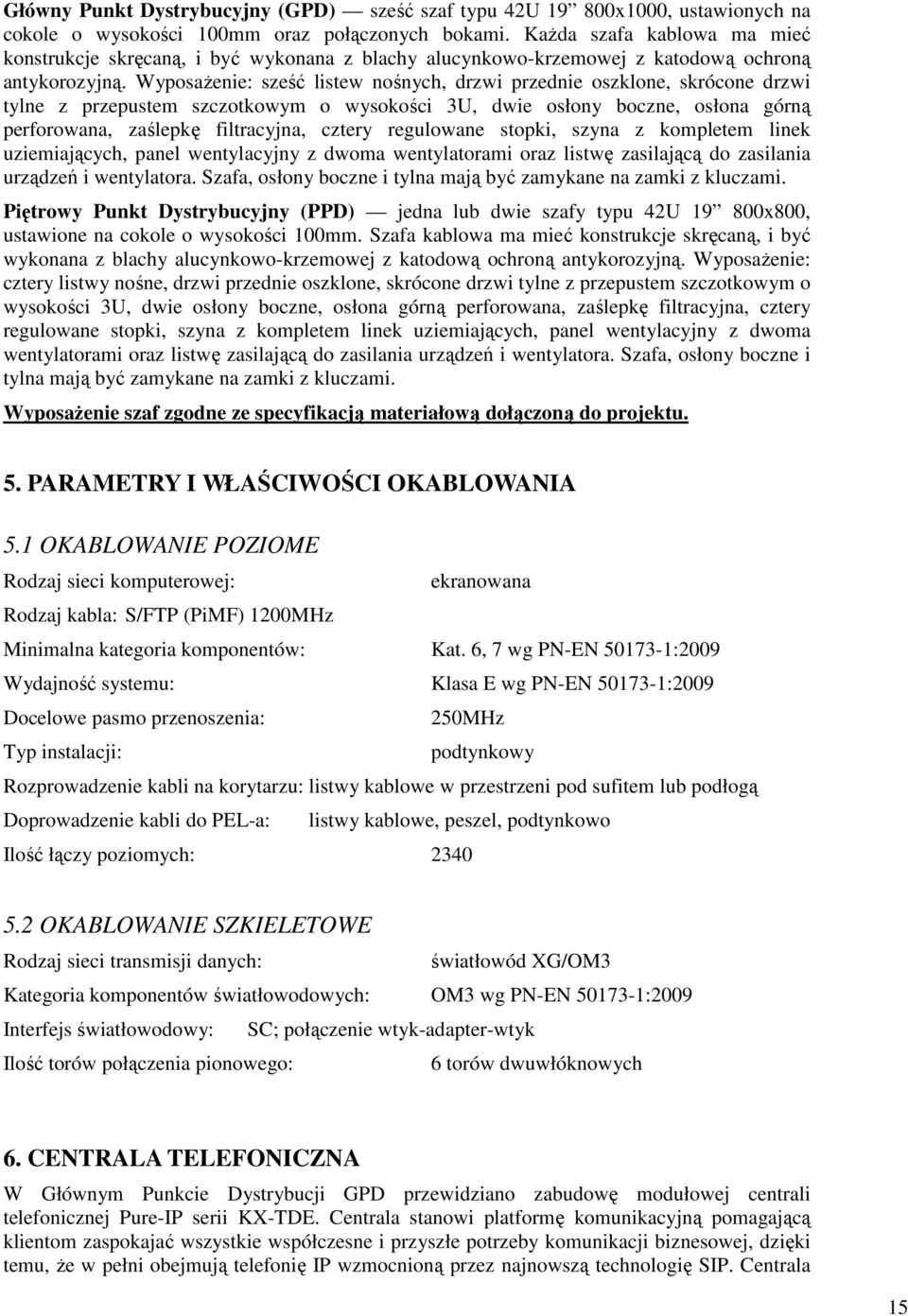 WyposaŜenie: sześć listew nośnych, drzwi przednie oszklone, skrócone drzwi tylne z przepustem szczotkowym o wysokości 3U, dwie osłony boczne, osłona górną perforowana, zaślepkę filtracyjna, cztery