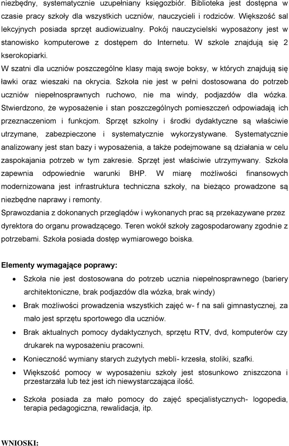 W szatni dla uczniów poszczególne klasy mają swoje boksy, w których znajdują się ławki oraz wieszaki na okrycia.