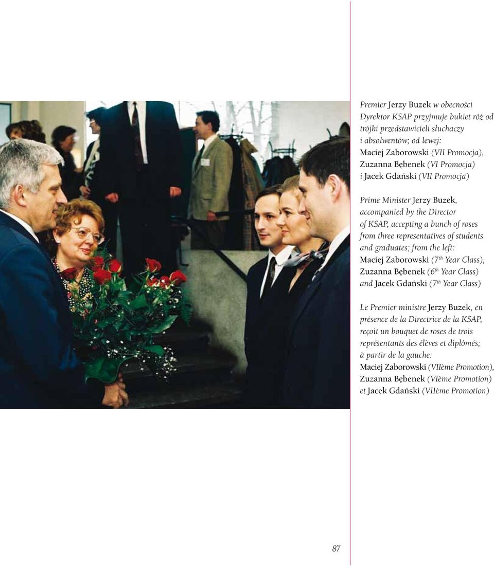 Maciej Zaborowski (7 th Year Class), Zuzanna Bębenek (6 th Year Class) and Jacek Gdański (7 th Year Class) Le Premier ministre Jerzy Buzek, en présence de la Directrice de la KSAP, reçoit un