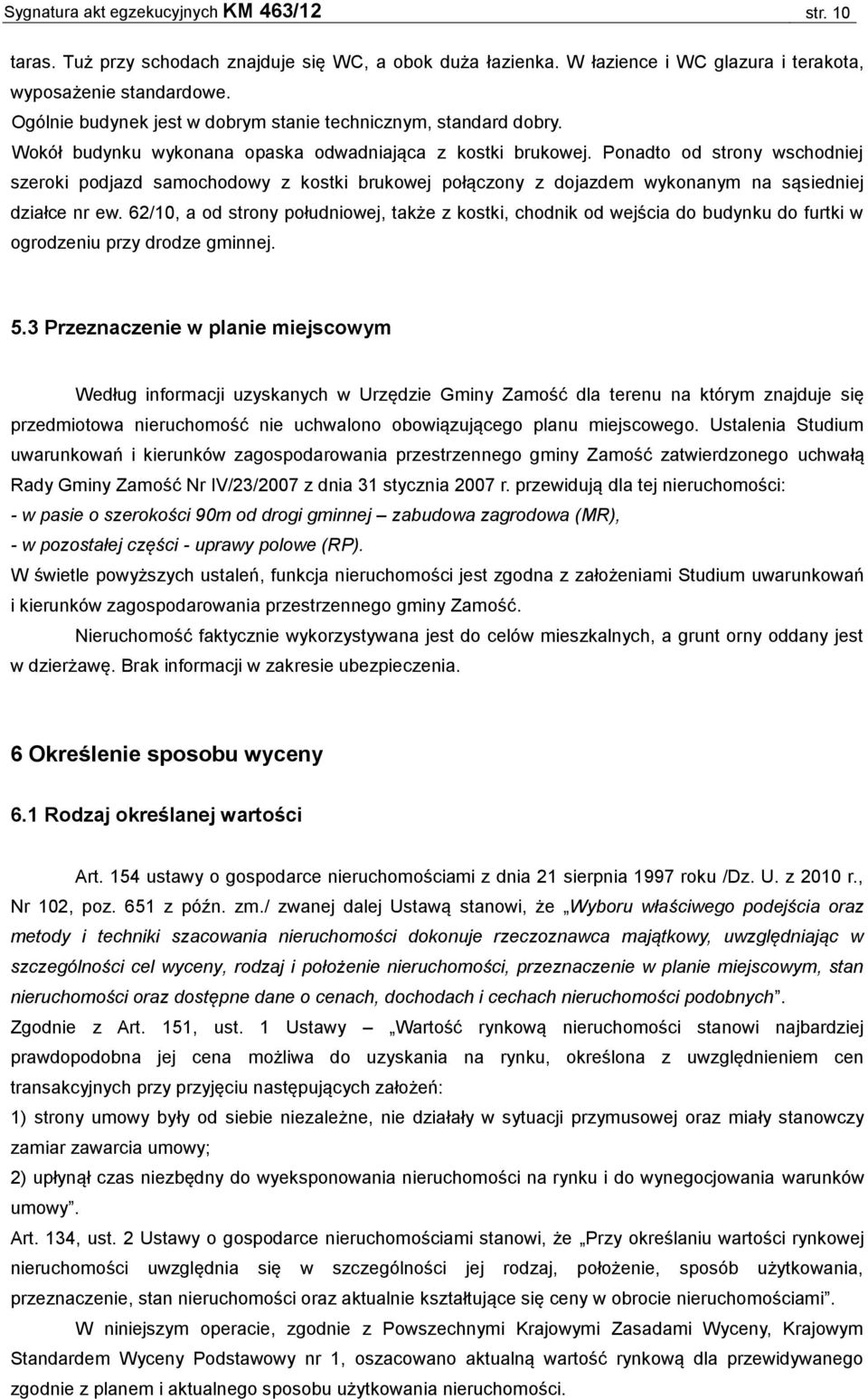 Ponadto od strony wschodniej szeroki podjazd samochodowy z kostki brukowej połączony z dojazdem wykonanym na sąsiedniej działce nr ew.