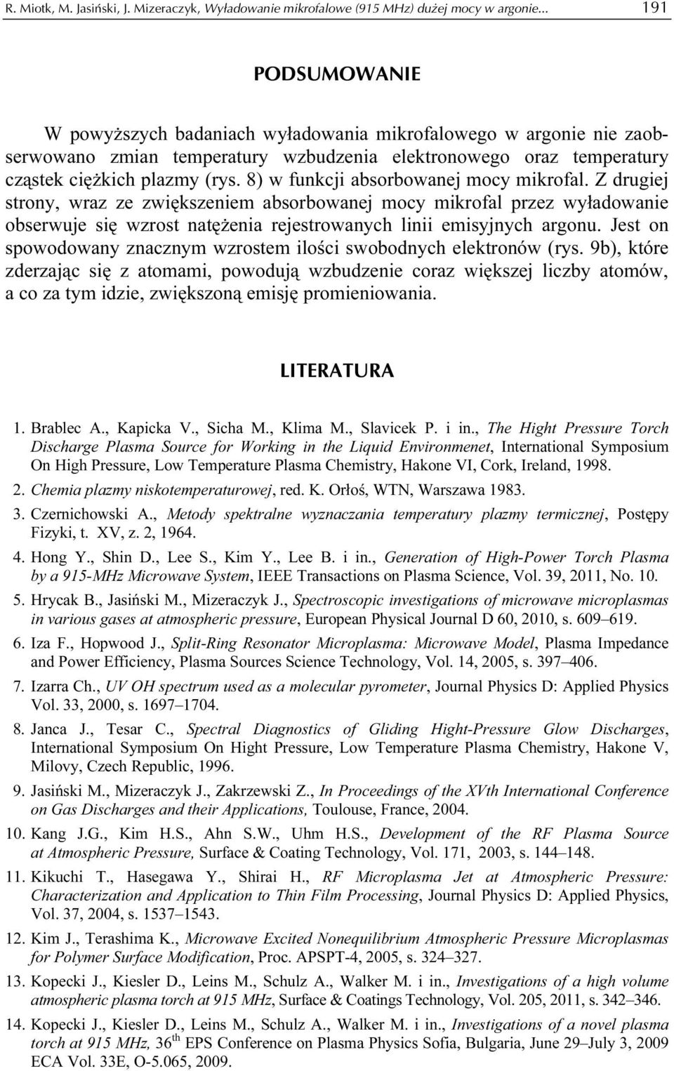 8) w funkcji absorbowanej mocy mikrofal. Z drugiej strony, wraz ze zwiększeniem absorbowanej mocy mikrofal przez wyładowanie obserwuje się wzrost natężenia rejestrowanych linii emisyjnych argonu.