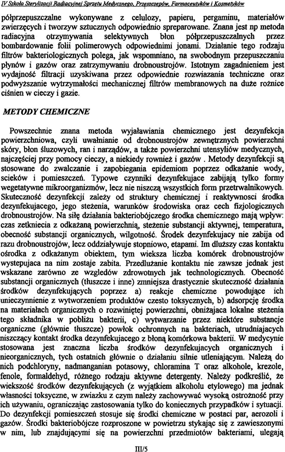 Znana jest np metoda radiacyjna otrzymywania selektywnych błon półprzepuszczalnych przez bombardowanie folii polimerowych odpowiednimi jonami.