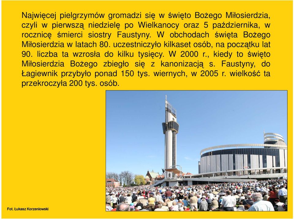 uczestniczyło kilkaset osób, na początku lat 90. liczba ta wzrosła do kilku tysięcy. W 2000 r.