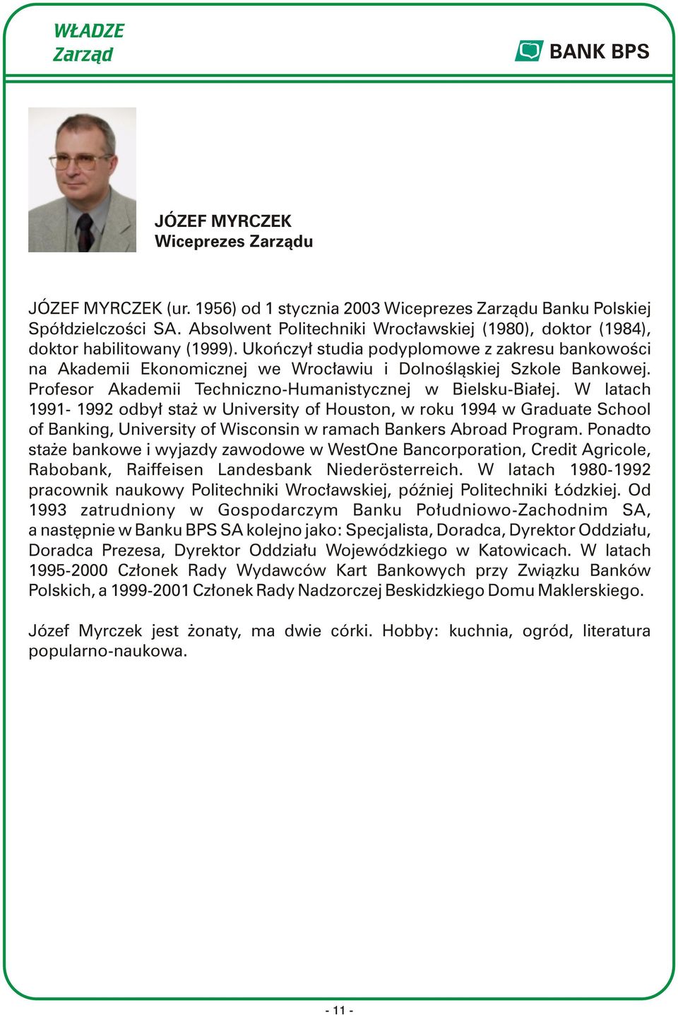 Ukończył studia podyplomowe z zakresu bankowości na Akademii Ekonomicznej we Wrocławiu i Dolnośląskiej Szkole Bankowej. Profesor Akademii Techniczno-Humanistycznej w Bielsku-Białej.