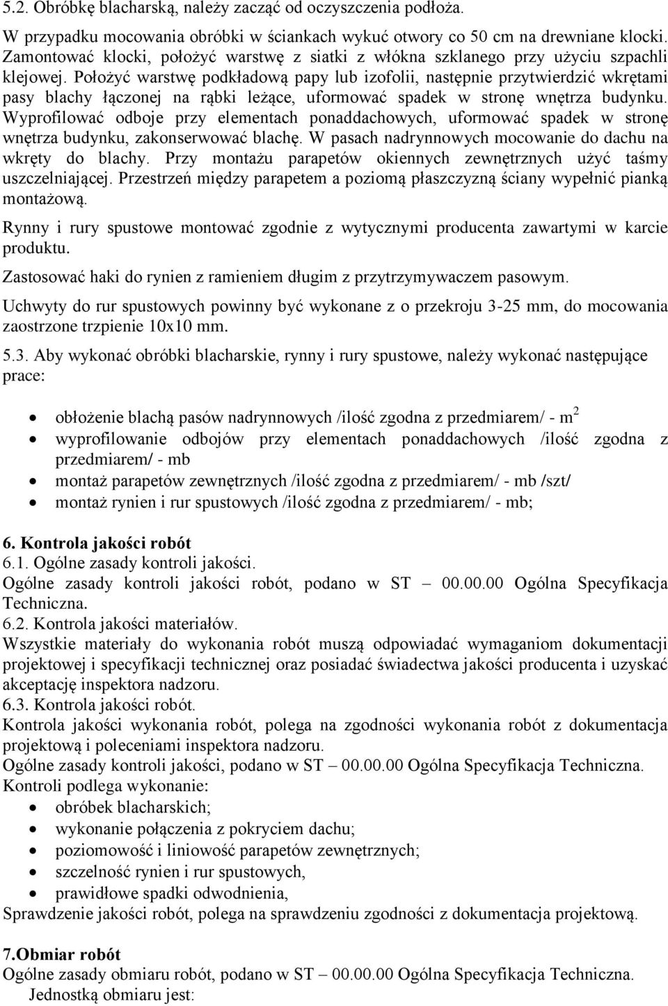 Położyć warstwę podkładową papy lub izofolii, następnie przytwierdzić wkrętami pasy blachy łączonej na rąbki leżące, uformować spadek w stronę wnętrza budynku.