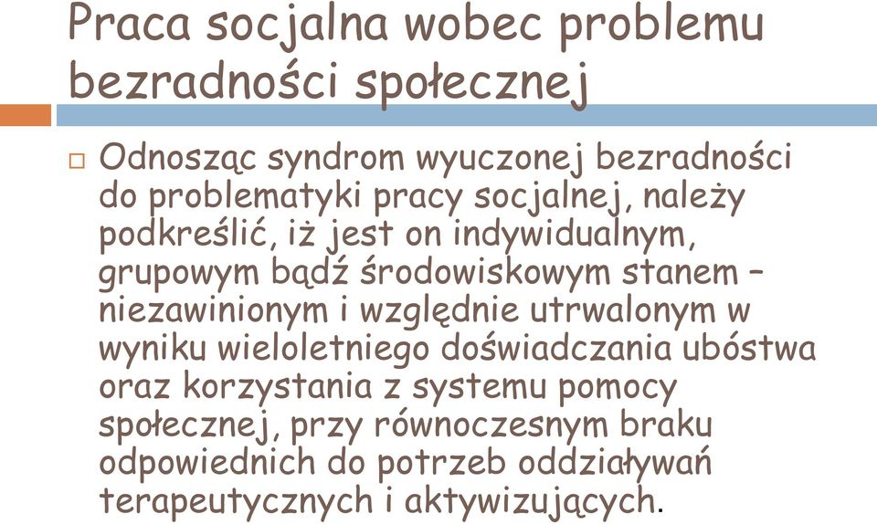 stanem niezawinionym i względnie utrwalonym w wyniku wieloletniego doświadczania ubóstwa oraz korzystania