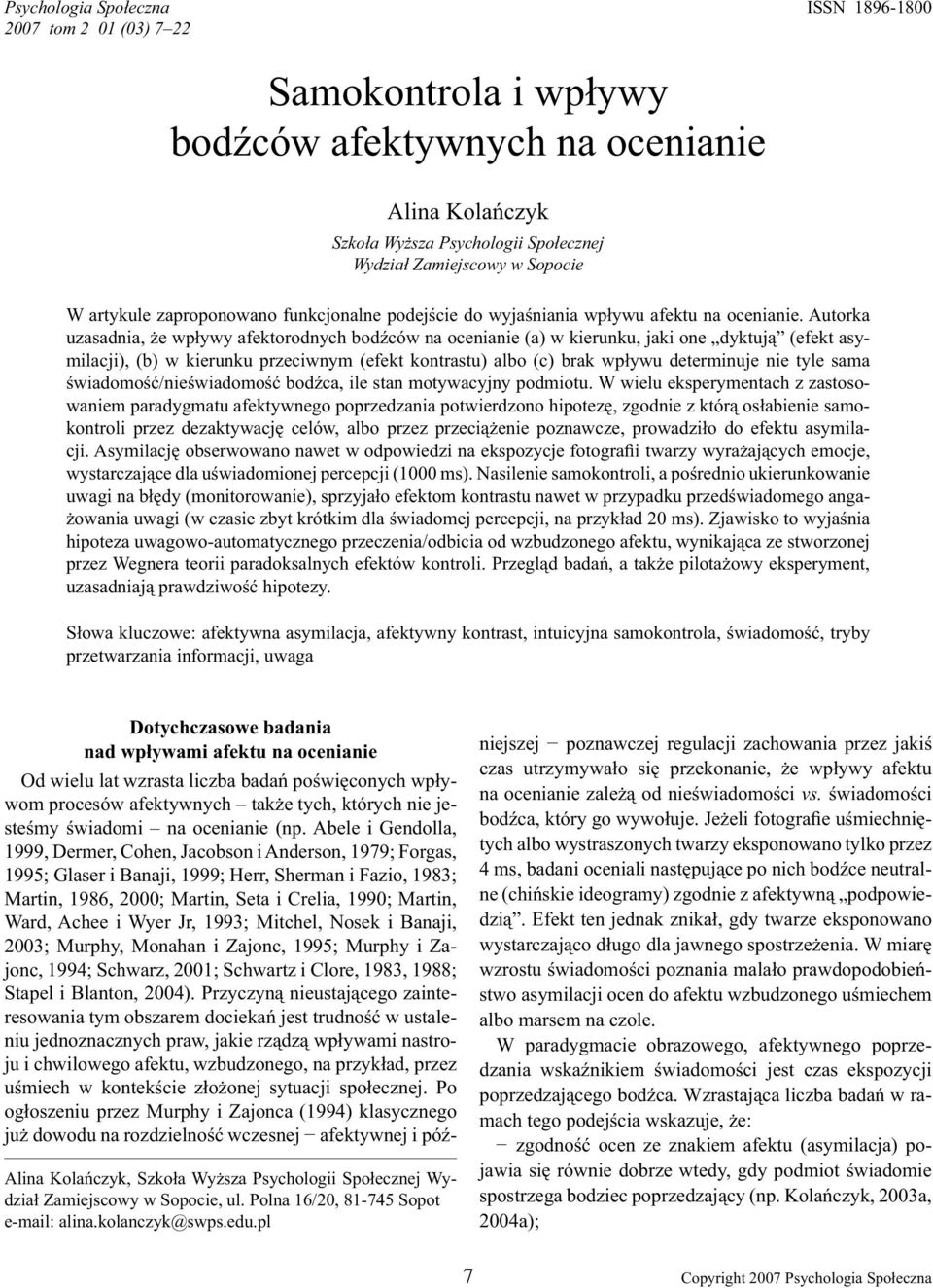 Autorka uzasadnia, że wpływy afektorodnych bodźców na ocenianie (a) w kierunku, jaki one dyktują (efekt asymilacji), (b) w kierunku przeciwnym (efekt kontrastu) albo (c) brak wpływu determinuje nie