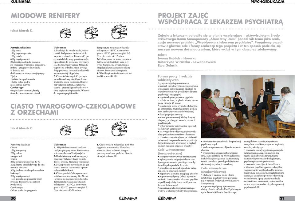 skórka starta z niepryskanej cytryny 2 jajka 1 żółtko do opędzlowania 1 łyżka cukru pudru nieco soku z cytryny Oprócz tego: wstążeczka w czerwoną kratkę foremka do wykrawania ciastek Wykonanie: 1.