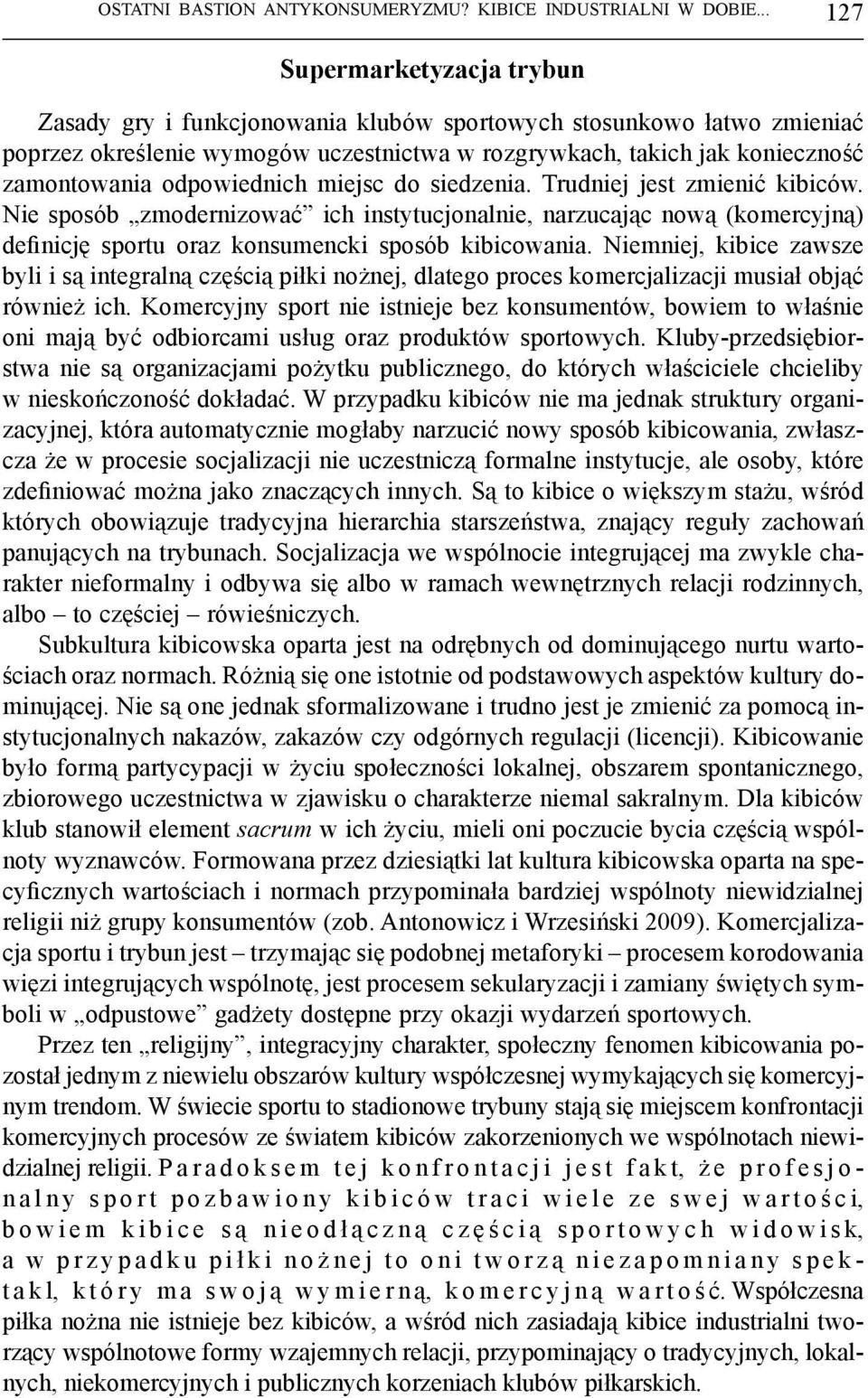 odpowiednich miejsc do siedzenia. Trudniej jest zmienić kibiców. Nie sposób zmodernizować ich instytucjonalnie, narzucając nową (komercyjną) definicję sportu oraz konsumencki sposób kibicowania.