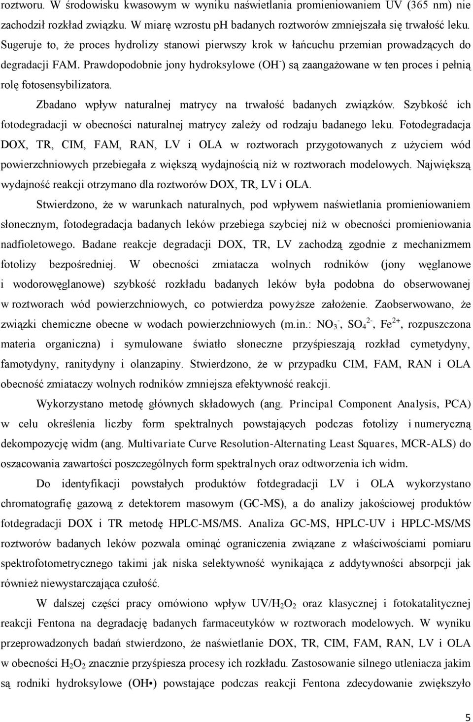 Prawdopodobnie jony hydroksylowe (OH - ) są zaangażowane w ten proces i pełnią rolę fotosensybilizatora. Zbadano wpływ naturalnej matrycy na trwałość badanych związków.