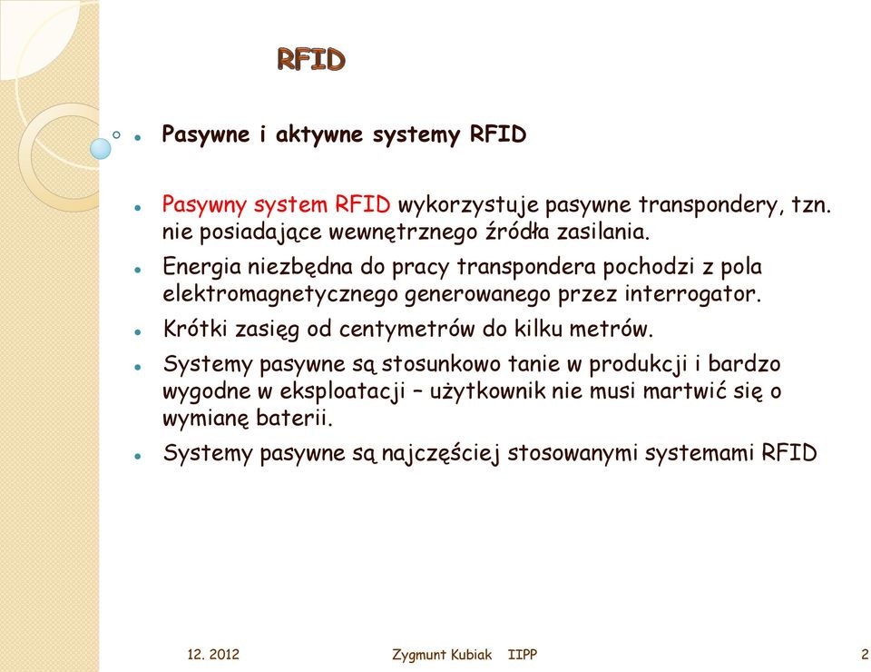 Energia niezbędna do pracy transpondera pochodzi z pola elektromagnetycznego generowanego przez interrogator.