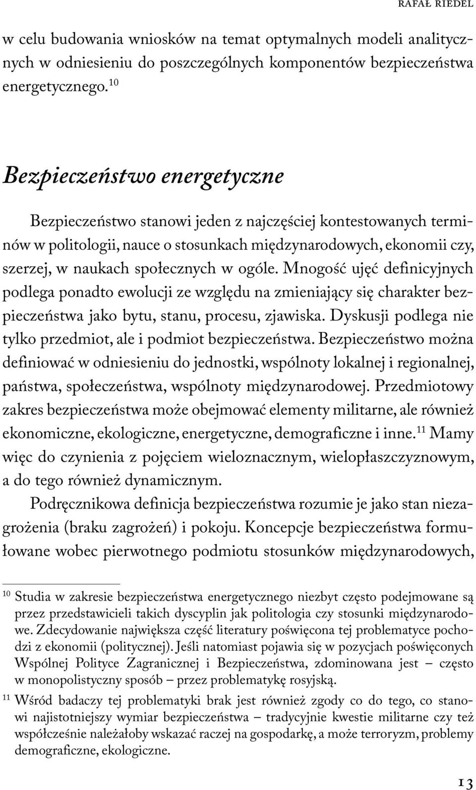 ogóle. Mnogość ujęć definicyjnych podlega ponadto ewolucji ze względu na zmieniający się charakter bezpieczeństwa jako bytu, stanu, procesu, zjawiska.