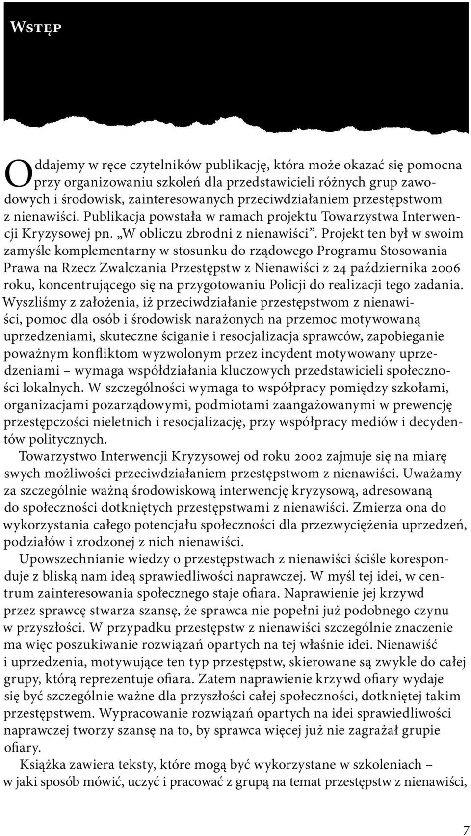 Projekt ten był w swoim zamyśle komplementarny w stosunku do rządowego Programu Stosowania Prawa na Rzecz Zwalczania Przestępstw z Nienawiści z 24 października 2006 roku, koncentrującego się na