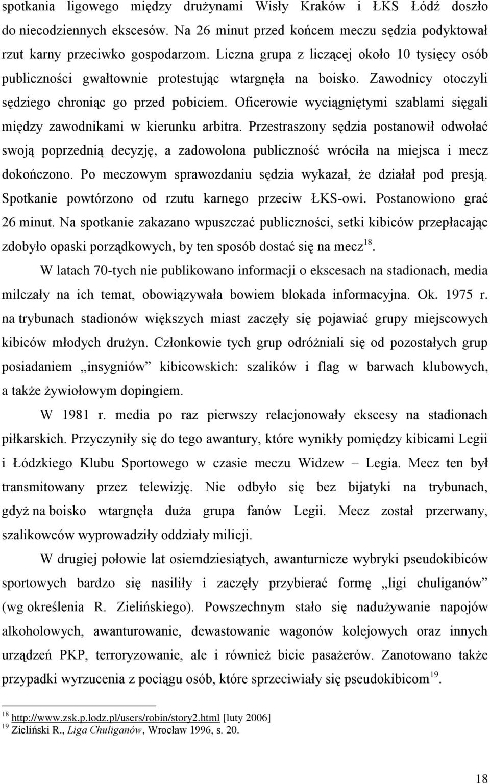 Oficerowie wyciągniętymi szablami sięgali między zawodnikami w kierunku arbitra.