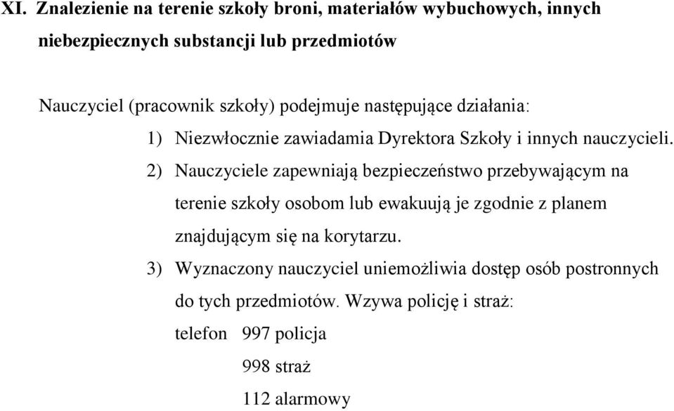 2) Nauczyciele zapewniają bezpieczeństwo przebywającym na terenie szkoły osobom lub ewakuują je zgodnie z planem znajdującym się na