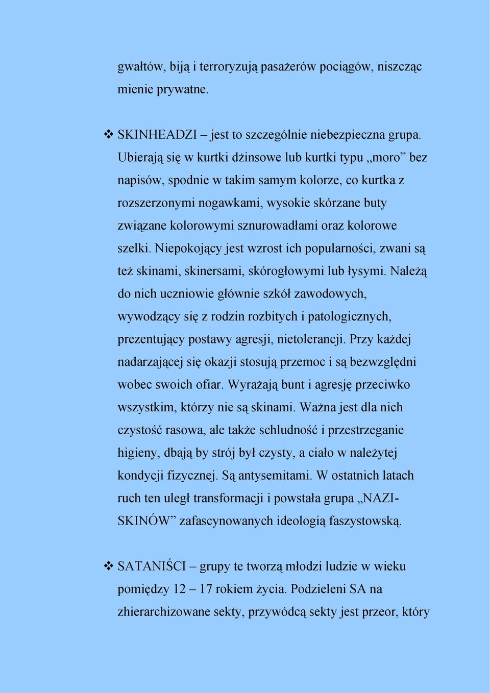 kolorowe szelki. Niepokojący jest wzrost ich popularności, zwani są też skinami, skinersami, skórogłowymi lub łysymi.