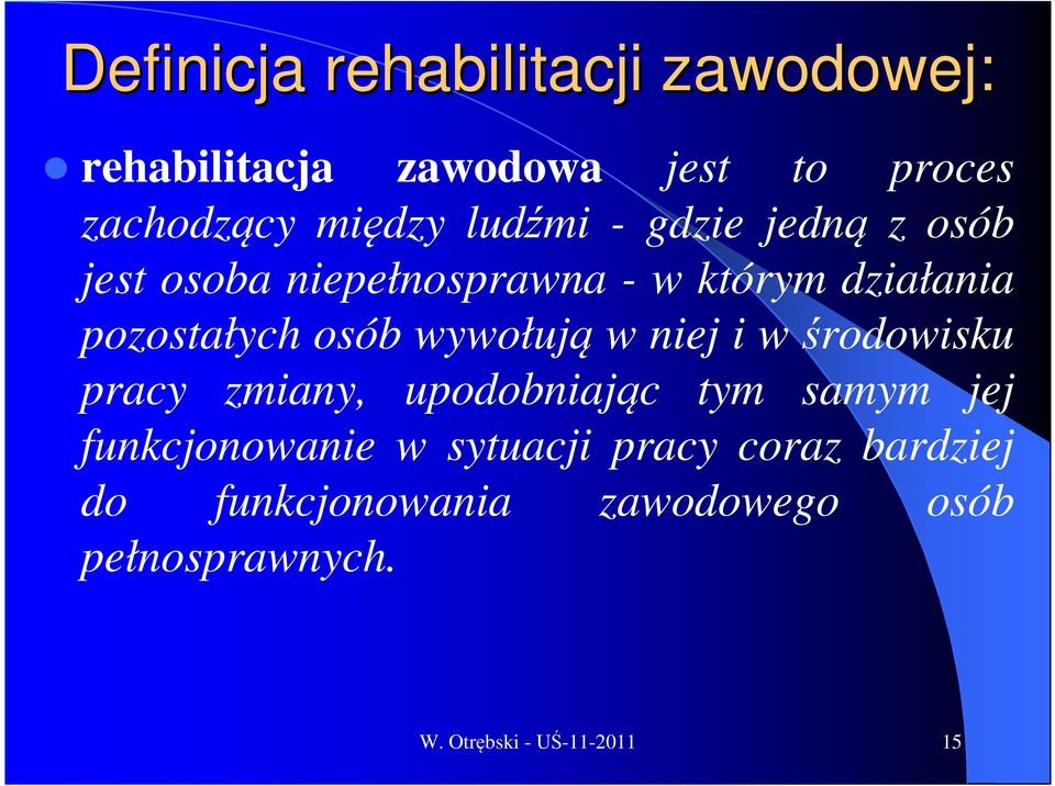 wywołują w niej i w środowisku pracy zmiany, upodobniając tym samym jej funkcjonowanie w