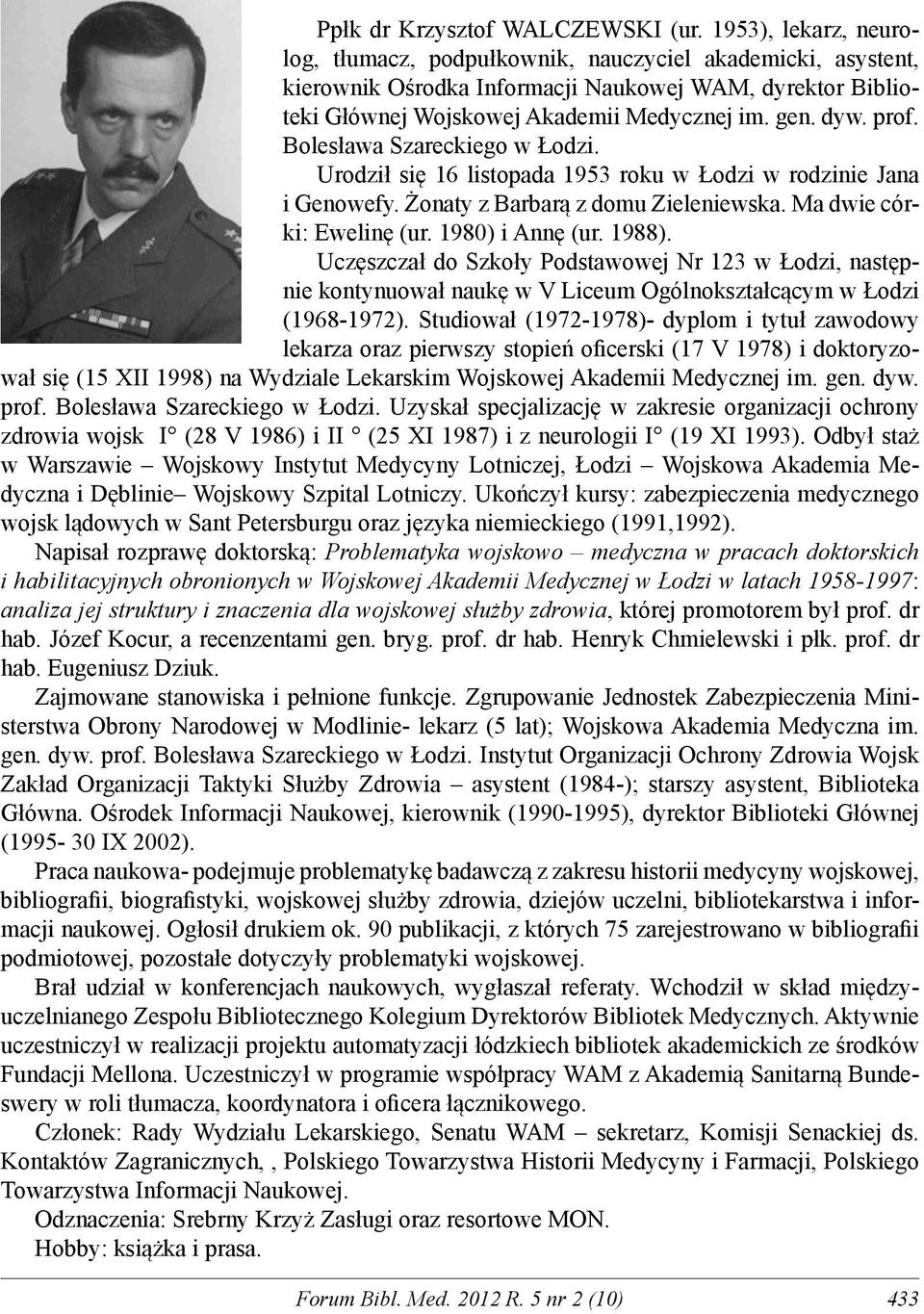 Bolesława Szareckiego w Łodzi. Urodził się 16 listopada 1953 roku w Łodzi w rodzinie Jana i Genowefy. Żonaty z Barbarą z domu Zieleniewska. Ma dwie córki: Ewelinę (ur. 1980) i Annę (ur. 1988).