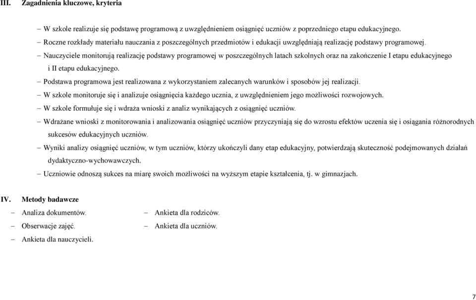 Nauczyciele monitorują realizację podstawy programowej w poszczególnych latach szkolnych oraz na zakończenie I etapu edukacyjnego i II etapu edukacyjnego.