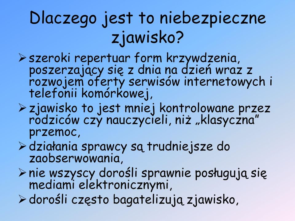 internetowych i telefonii komórkowej, zjawisko to jest mniej kontrolowane przez rodziców czy nauczycieli,