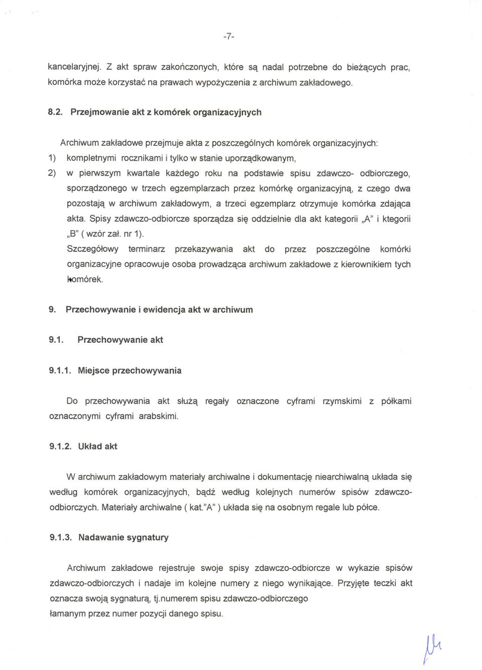 kwartale kazdego roku na podstawie spisu zdawczo- odbiorczego, sporzadzonego w trzech egzemplarzach przez komórke organizacyjna, z czego dwa pozostaja w archiwum zakladowym, a trzeci egzemplarz