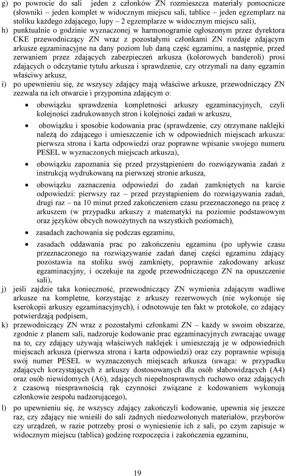 egzaminacyjne na dany poziom lub daną część egzaminu, a następnie, przed zerwaniem przez zdających zabezpieczeń arkusza (kolorowych banderoli) prosi zdających o odczytanie tytułu arkusza i