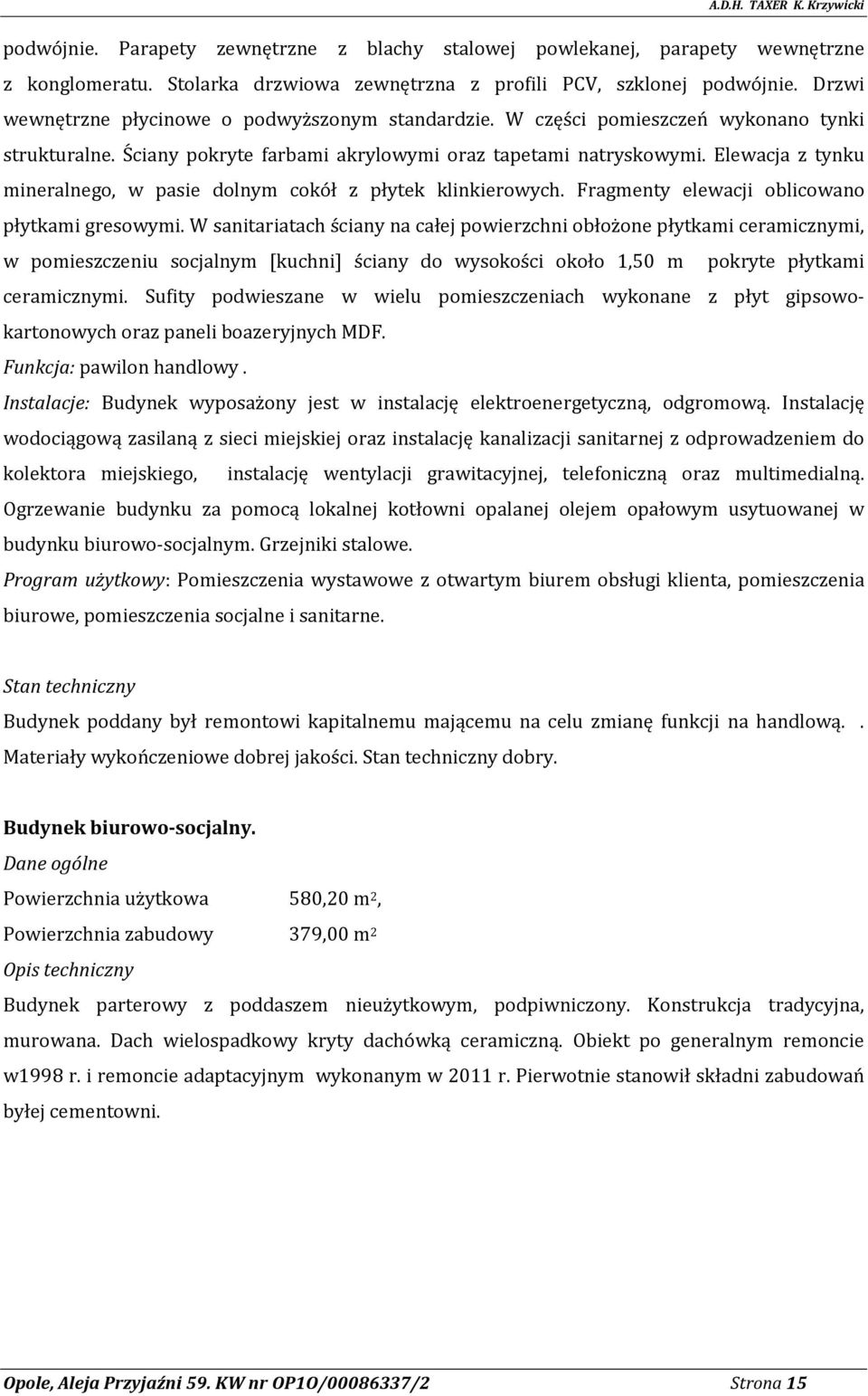 Elewacja z tynku mineralnego, w pasie dolnym cokół z płytek klinkierowych. Fragmenty elewacji oblicowano płytkami gresowymi.