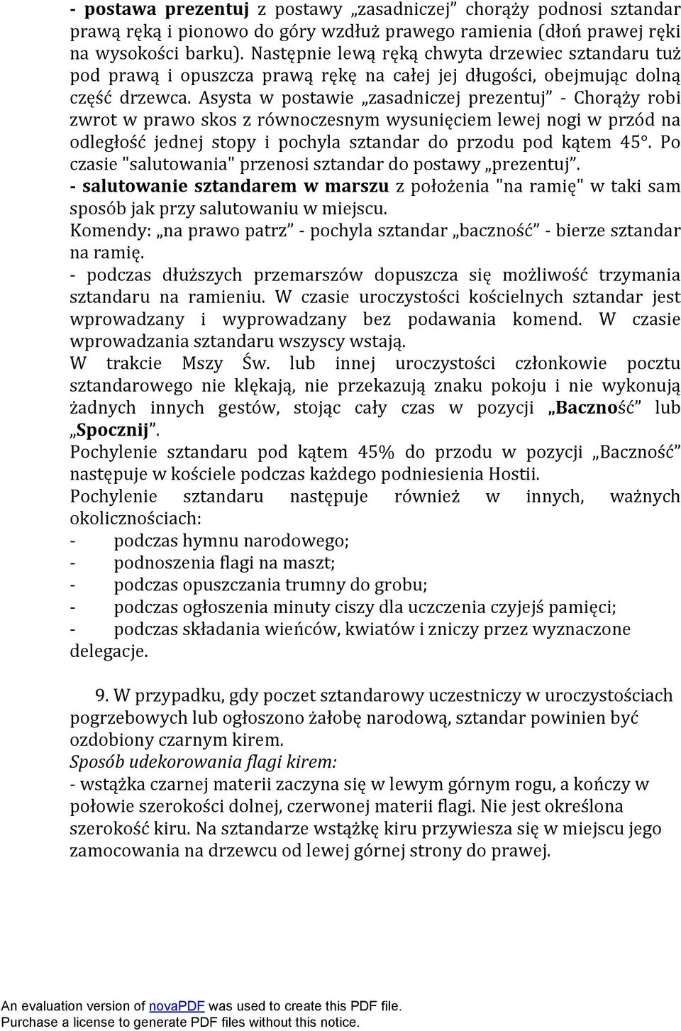 Asysta w postawie zasadniczej prezentuj - Chorąży robi zwrot w prawo skos z równoczesnym wysunięciem lewej nogi w przód na odległość jednej stopy i pochyla sztandar do przodu pod kątem 45.