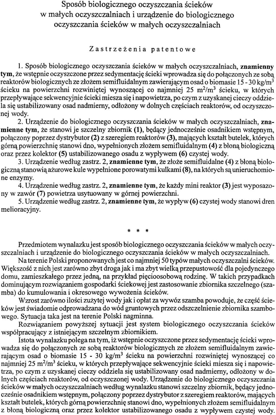 złożem semifluidalnym zawierającym osad o biomasie 15-30 kg/m3 ścieku na powierzchni rozwiniętej wynoszącej co najmniej 25 m2/m3 ścieku, w których przepływające sekwencyjnie ścieki miesza się i