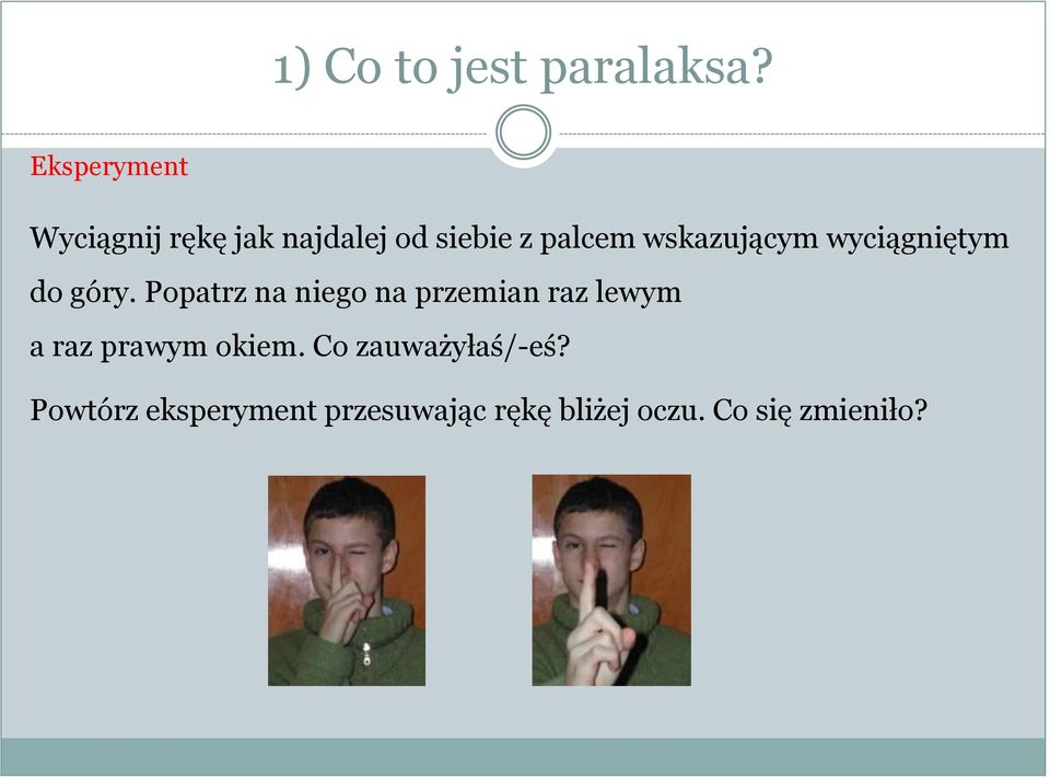 wskazującym wyciągniętym do góry.
