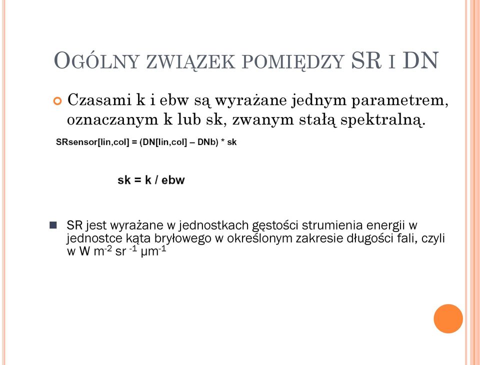 SR jest wyrażane w jednostkach gęstości strumienia energii w