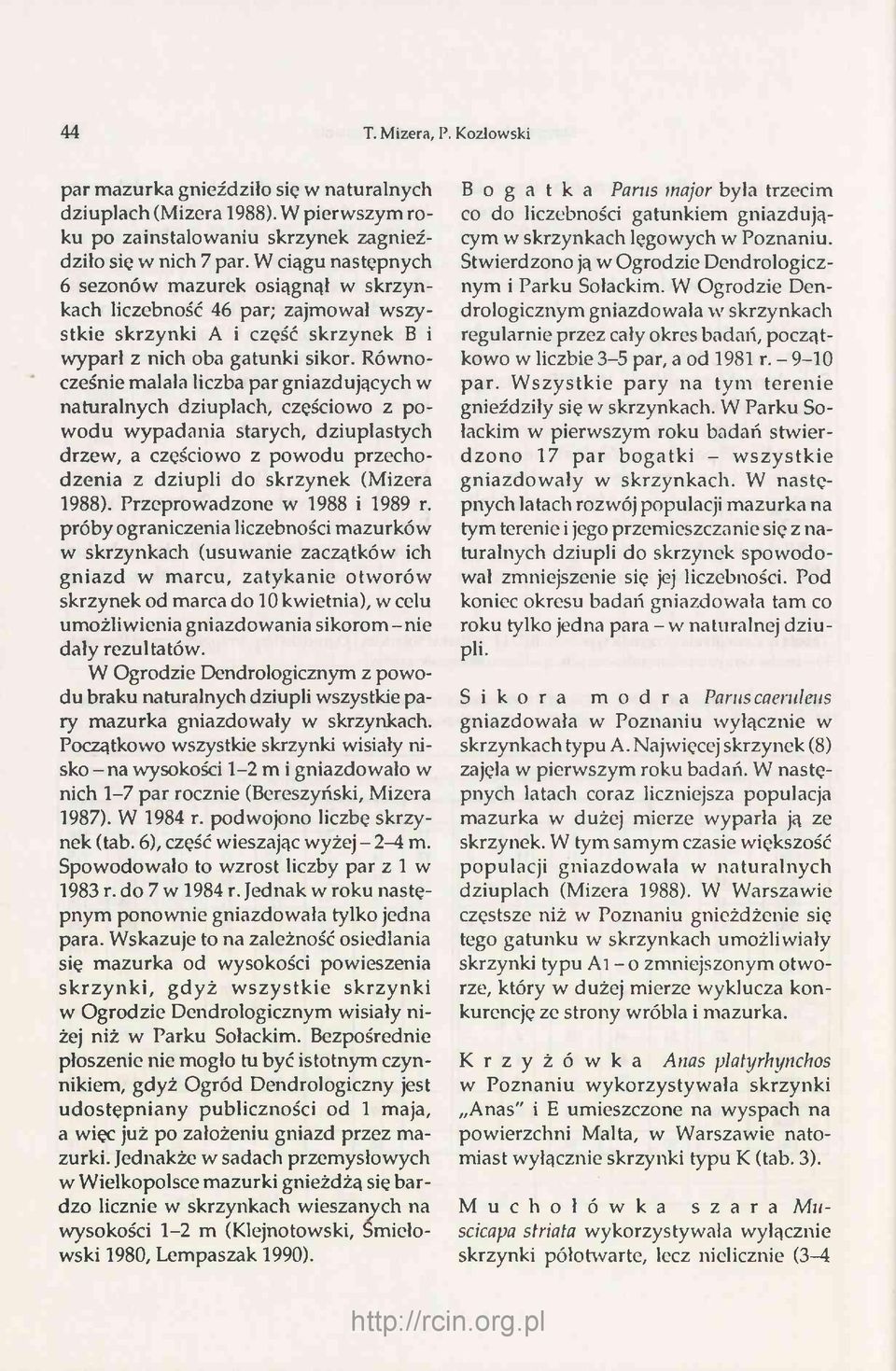 Równocześnie malała liczba par gniazdujących w naturalnych dziuplach, częściowo z powodu wypadania starych, dziuplastych drzew, a częściowo z powodu przechodzenia z dziupli do skrzynek (Mizera 1988).