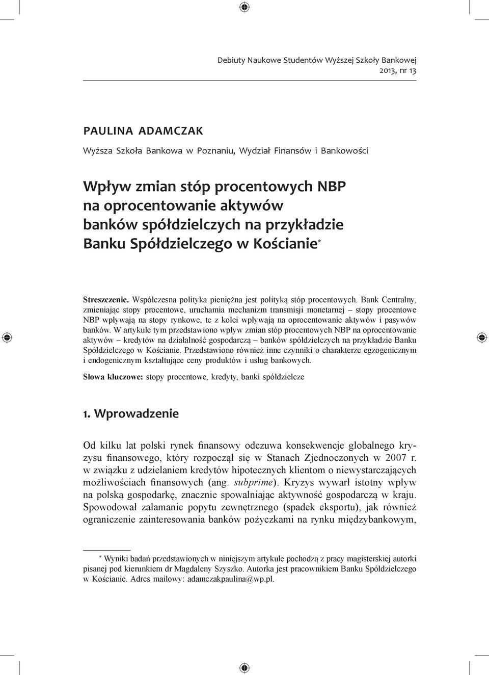 Bank Centralny, zmieniając stopy procentowe, uruchamia mechanizm transmisji monetarnej stopy procentowe NBP wpływają na stopy rynkowe, te z kolei wpływają na oprocentowanie aktywów i pasywów banków.