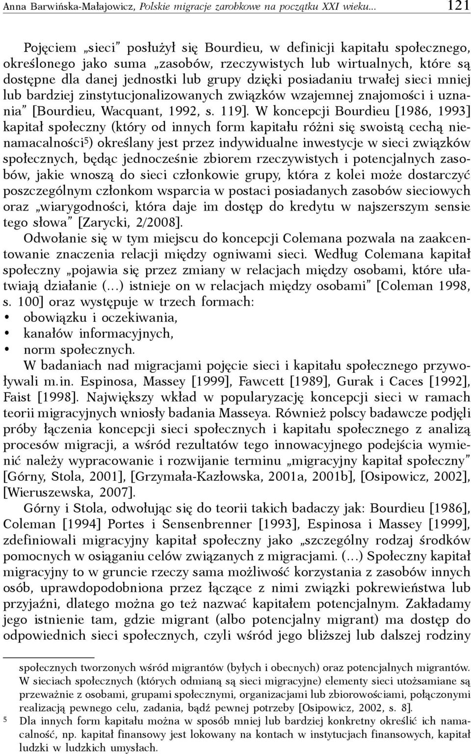 posiadaniu trwałej sieci mniej lub bardziej zinstytucjonalizowanych związków wzajemnej znajomości i uznania [Bourdieu, Wacquant, 1992, s. 119].