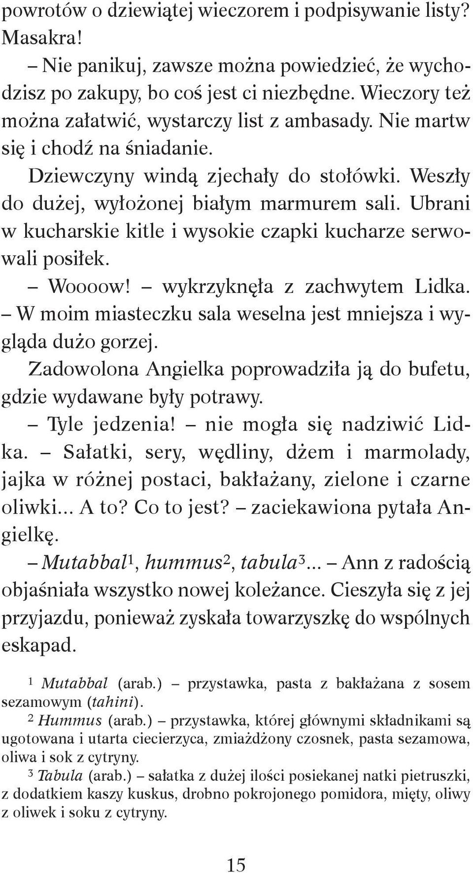 Ubrani w kucharskie kitle i wysokie czapki kucharze serwowali posiłek. Woooow! wykrzyknęła z zachwytem Lidka. W moim miasteczku sala weselna jest mniejsza i wygląda dużo gorzej.