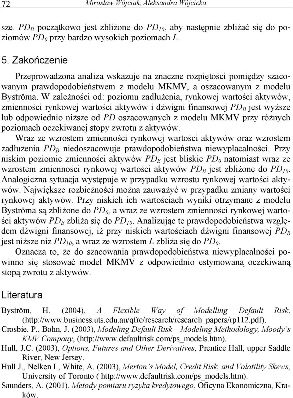 W zależności od: poziomu zadłużenia, rynkowej wartości aktywów, zmienności rynkowej wartości aktywów i dźwigni finansowej jest wyższe lub odpowiednio niższe od PD oszacowanych z modelu MKMV przy