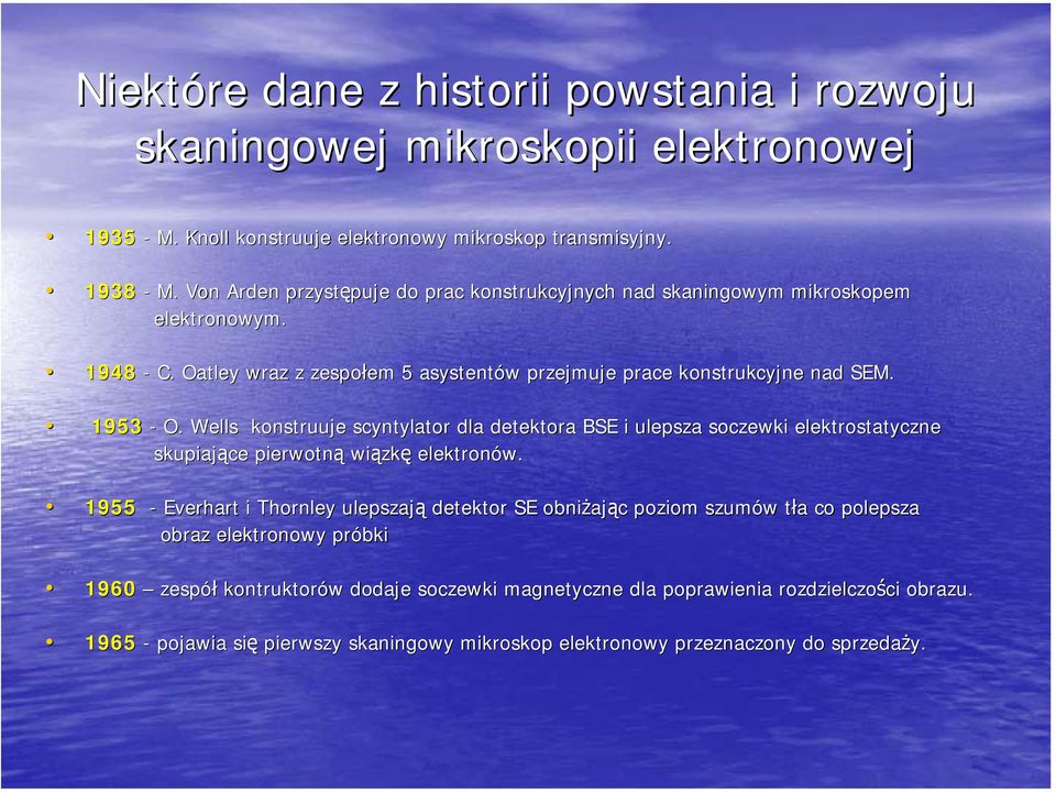 Wells konstruuje scyntylator dla detektora BSE i ulepsza soczewki elektrostatyczne skupiające pierwotną wiązk zkę elektronów.