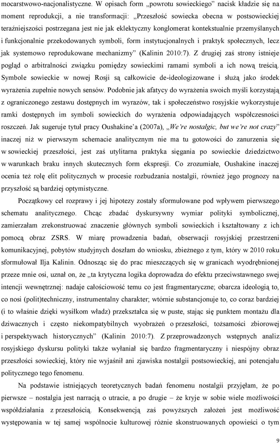 konglomerat kontekstualnie przemyślanych i funkcjonalnie przekodowanych symboli, form instytucjonalnych i praktyk społecznych, lecz jak systemowo reprodukowane mechanizmy (Kalinin 2010:7).