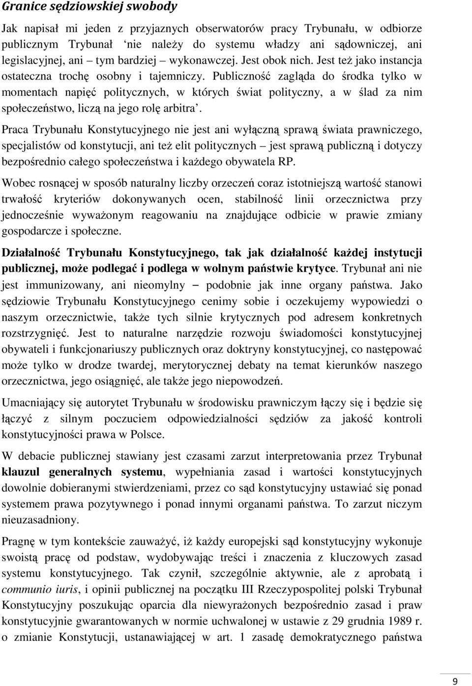 Publiczność zagląda do środka tylko w momentach napięć politycznych, w których świat polityczny, a w ślad za nim społeczeństwo, liczą na jego rolę arbitra.