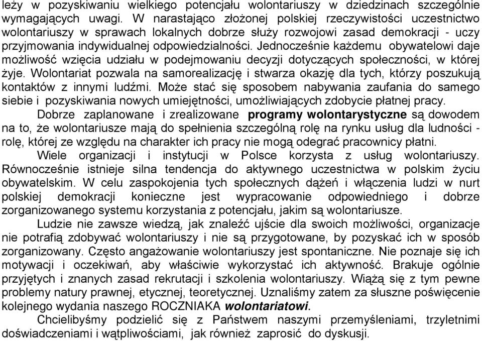 Jednocześnie kaŝdemu obywatelowi daje moŝliwość wzięcia udziału w podejmowaniu decyzji dotyczących społeczności, w której Ŝyje.