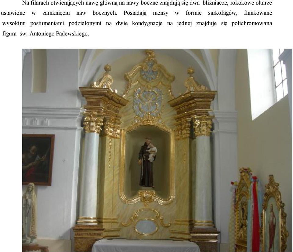 Posiadają mensy w formie sarkofagów, flankowane wysokimi postumentami