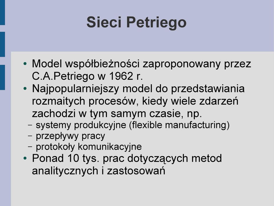 zachodzi w tym samym czasie, np.