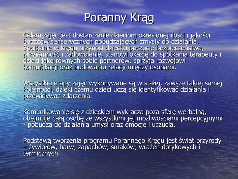 budowaniu relacji między osobami. Wszystkie etapy zajęć wykonywane są w stałej, zawsze takiej samej kolejności, dzięki czemu dzieci uczą się identyfikować działania i przewidywać zdarzenia.