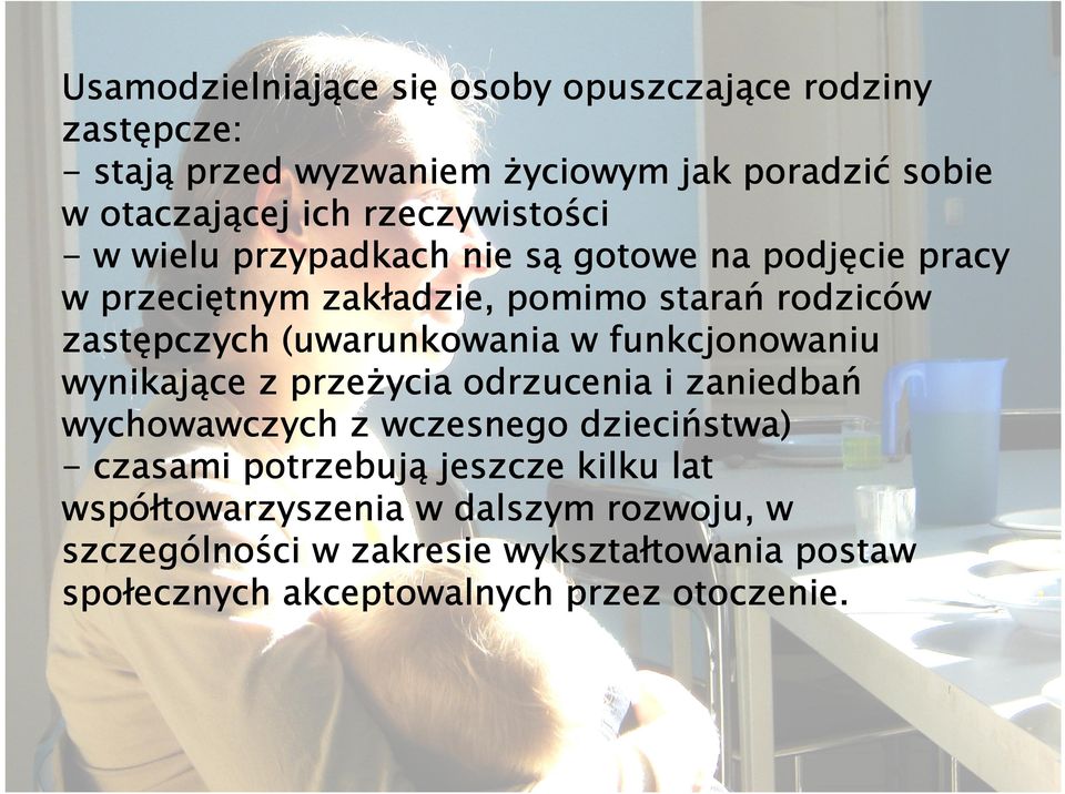 (uwarunkowania w funkcjonowaniu wynikające z przeżycia odrzucenia i zaniedbań wychowawczych z wczesnego dzieciństwa) - czasami potrzebują