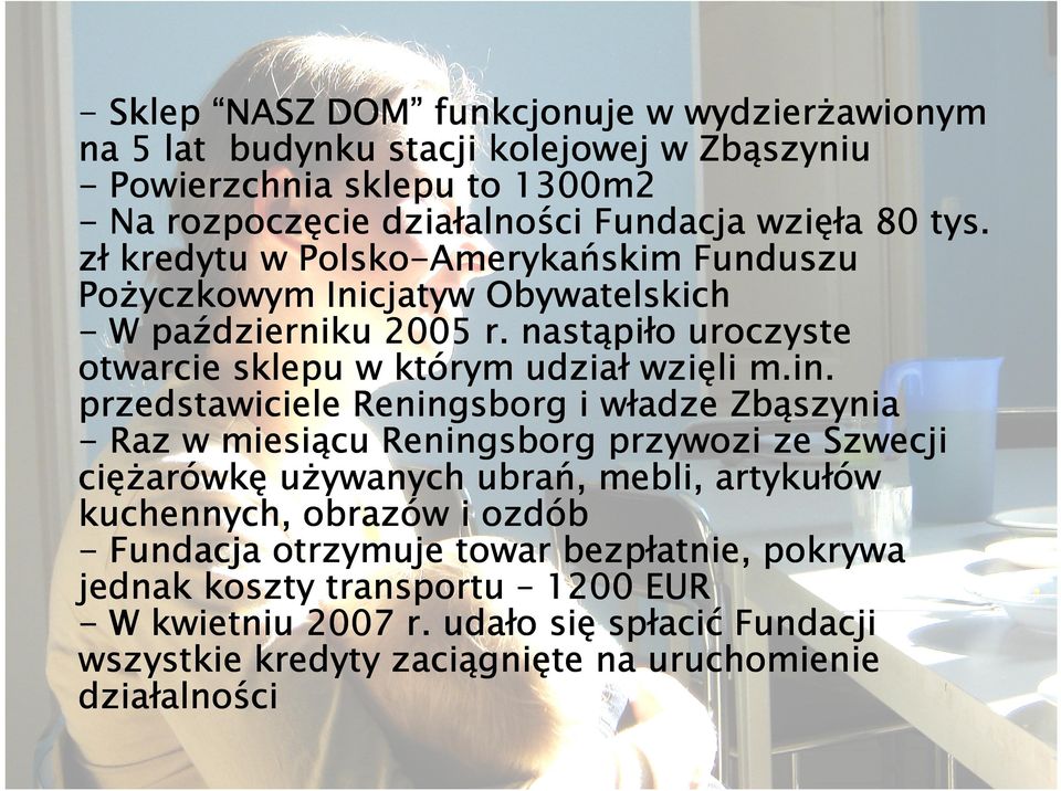 przedstawiciele Reningsborg i władze Zbąszynia - Raz w miesiącu Reningsborg przywozi ze Szwecji cięż ężar arówk wkę używanych ubrań, mebli, artykułów kuchennych, obrazów i ozdób -