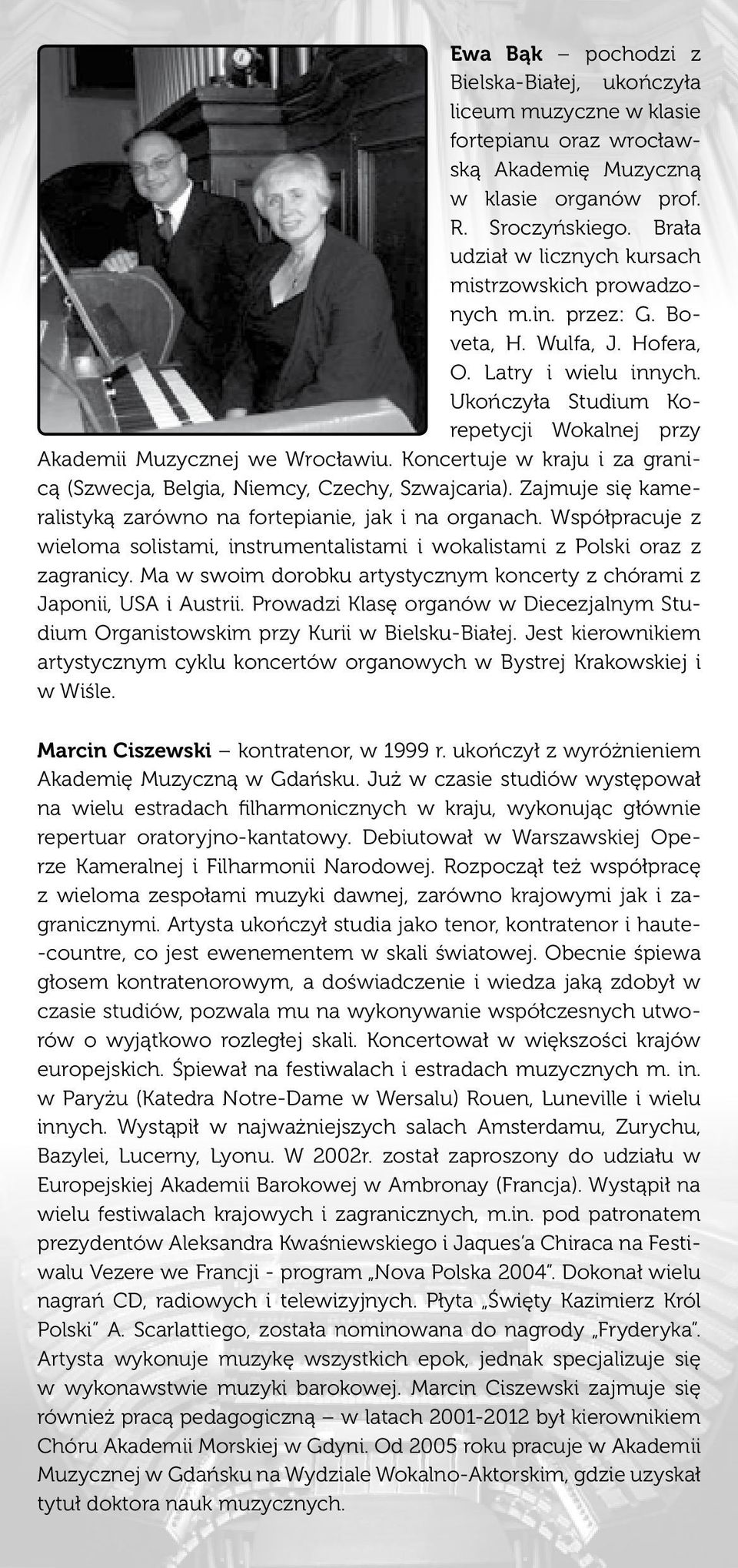 Ukończyła Studium Korepetycji Wokalnej przy Akademii Muzycznej we Wrocławiu. Koncertuje w kraju i za granicą (Szwecja, Belgia, Niemcy, Czechy, Szwajcaria).