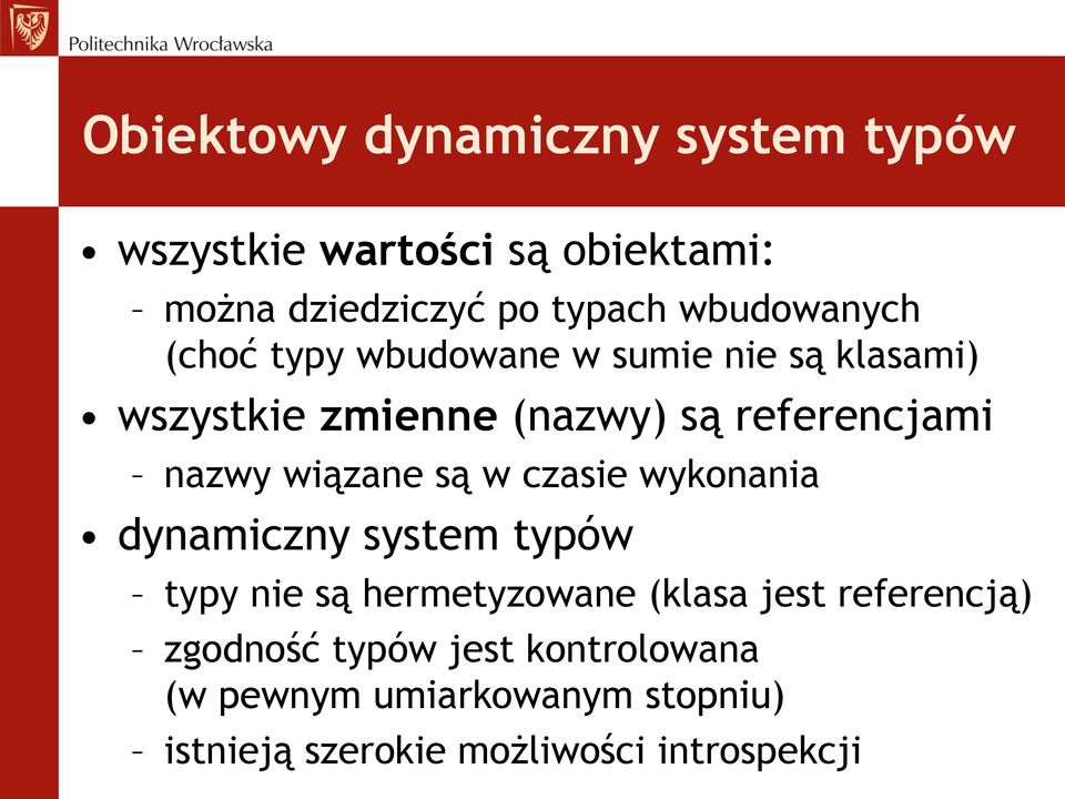 nazwy wiązane są w czasie wykonania dynamiczny system typów typy nie są hermetyzowane (klasa jest